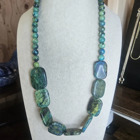 Green and Blue Beaded Necklace - Picture 1 of 1